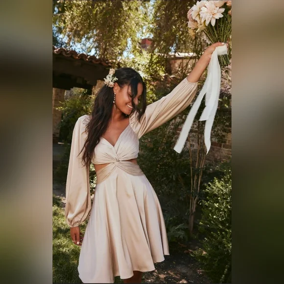 NWT ASTR The Label Anamaria Cut Out Dress Champagne Pink Satin Size M - Picture 1 of 13